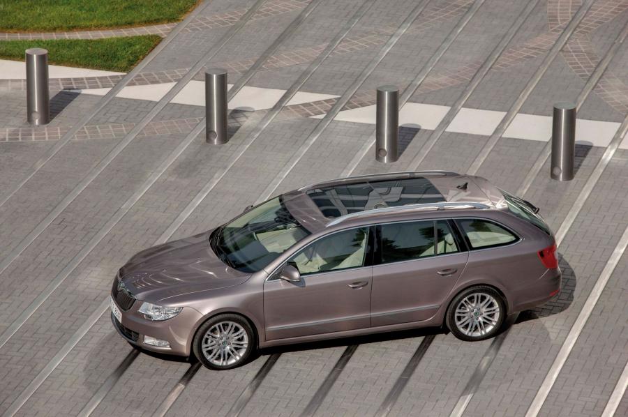 Skoda Superb Combi 2009 года  (фото 21 из 74)